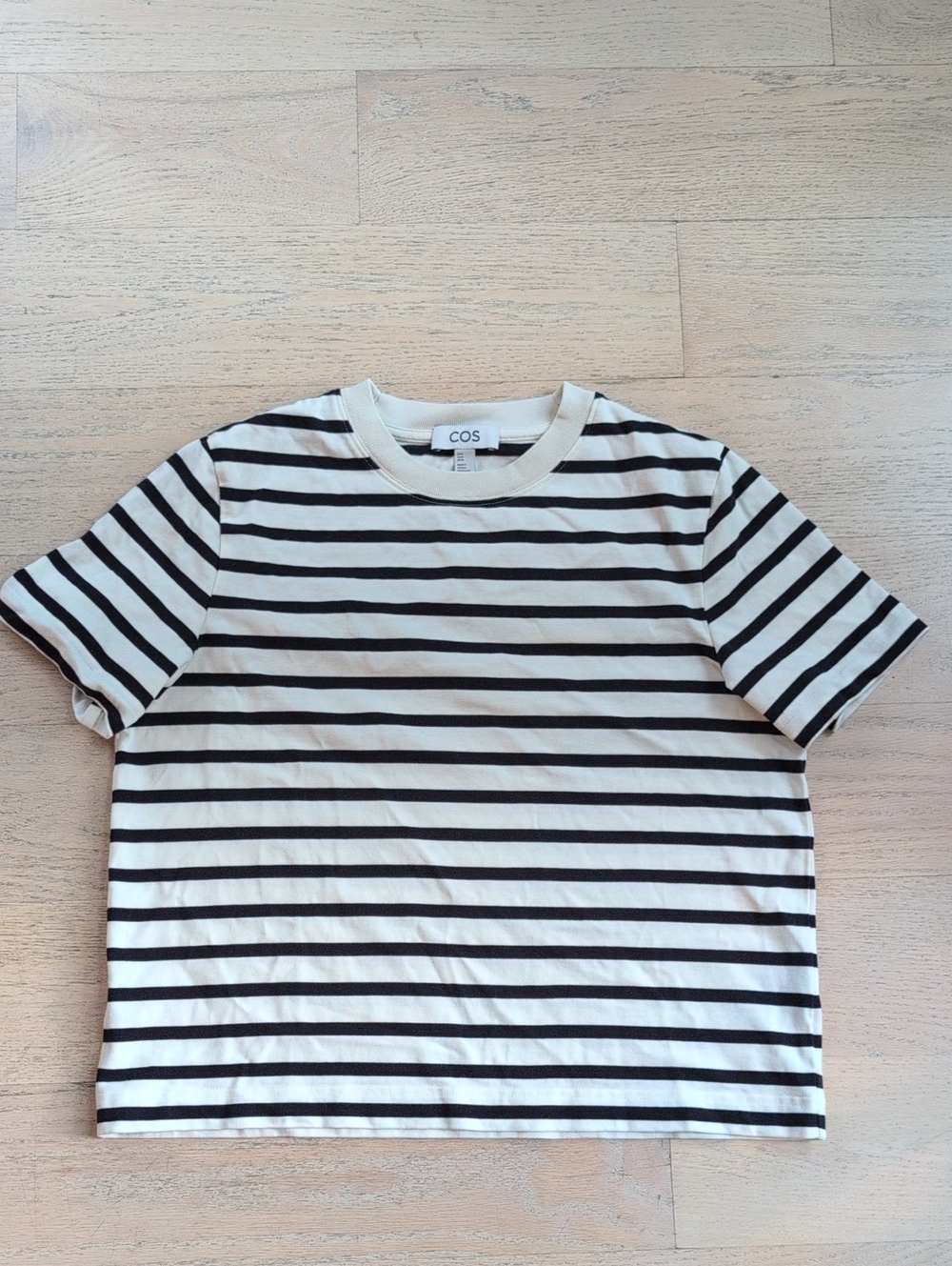 COS Clean Cut Regular T-shirt Size Medium